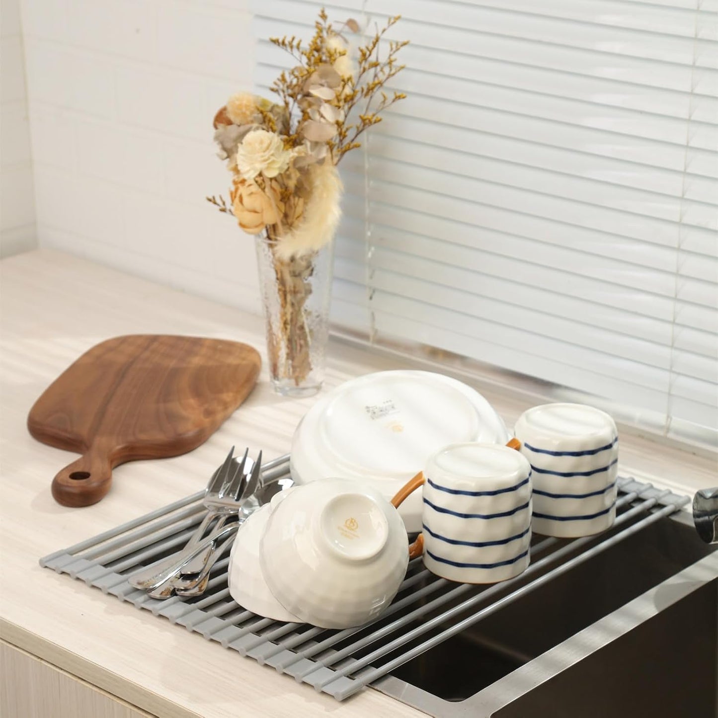 SAOSHYPEI Roll Up Dish Drying Rack,Over The Sink Dish Drainer Anti-Slip Dish Racks for Kitchen Counter,Silicone Coated Steel Multipurpose Space Saving for Kitchen,20.5" x 13.1", Grey