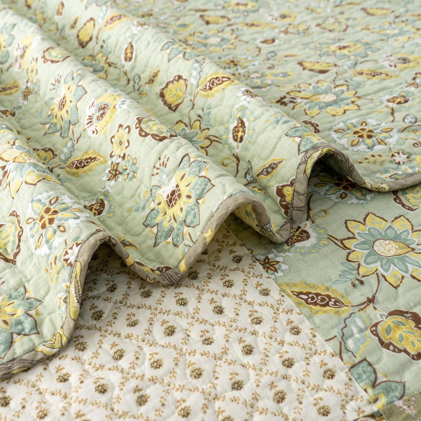 YAYIDAY Oversized King Bedspreads Patchwork Quilt Set (120x118 Inch) - 100% Cotton Reversible Breathable Floral Quilted Coverlet with Pillow Shams Fit All Season