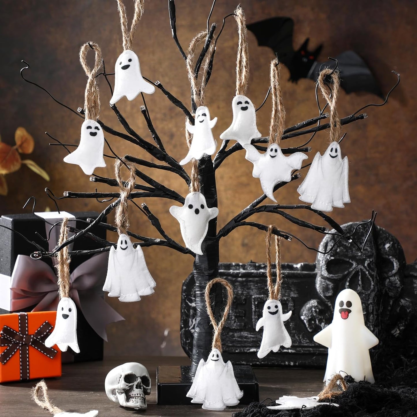Vercraft 24 Pcs Ghost Hanging Ornaments Felt Christmas Tree Ornaments Decoration White Ghost Decoration for Small Christmas Tree Party Decor Home Favors Supplies