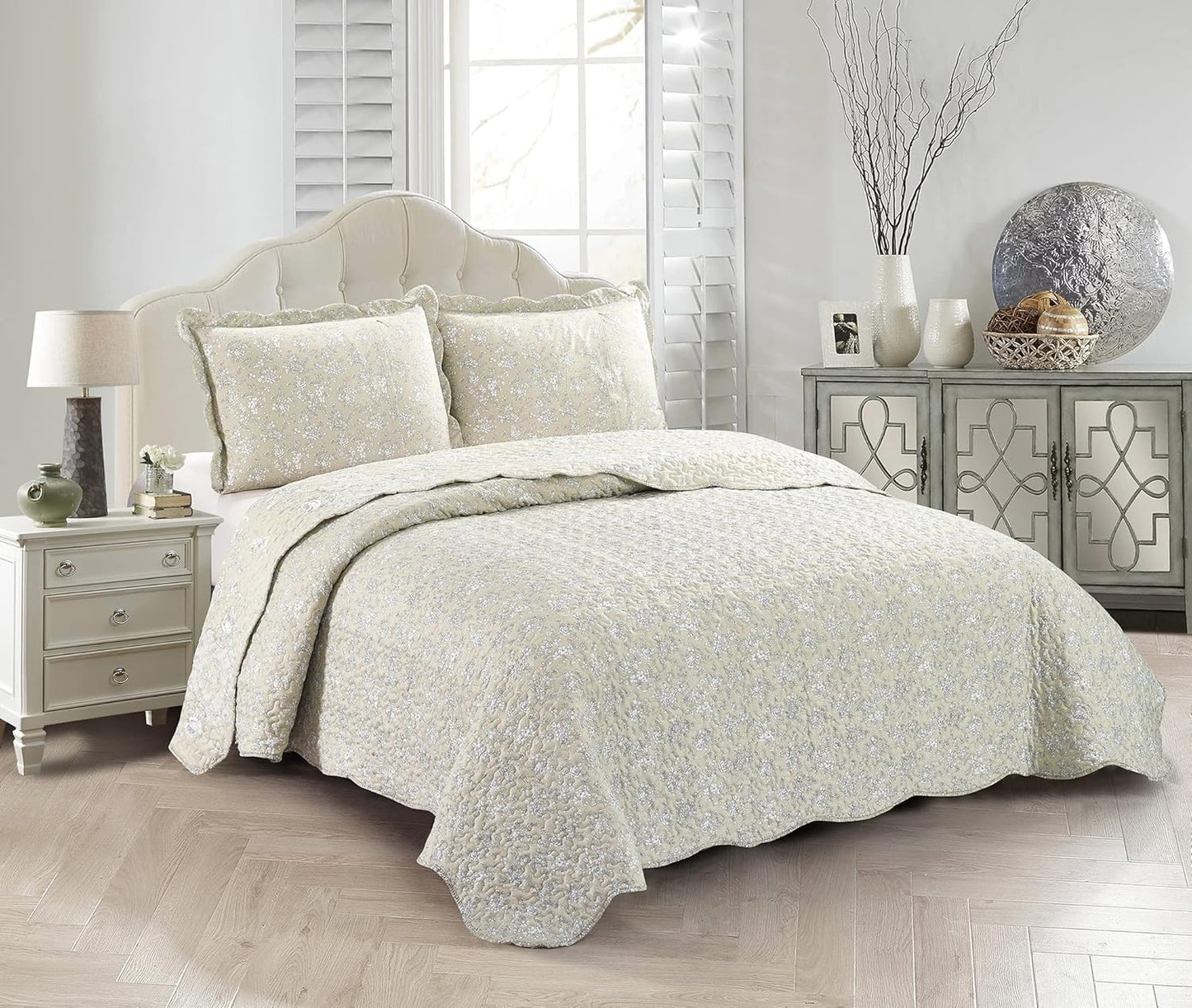 Brilliant Sunshine Classic Grey Floral Toile in Beige Background, 3-Piece Quilt Set with 2 Shams, Reversible Bedspread, Soft Lightweight Coverlet, All-Season, Full/Queen, Beige