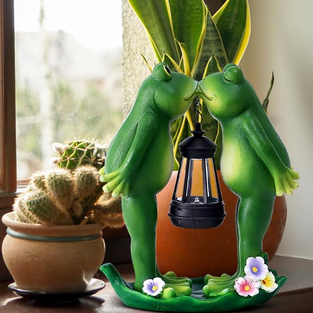 Solar Frogs Statue for Garden Mother's Day Decorations Solar Lantern LED Yard Decorations for Porch Patio,Yard,Lawn - Frog Statue Gifts for Women Mom Grandma (Kiss Frog)