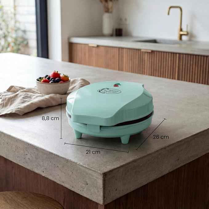 Bestron Waffeleisen für klassische Herzwaffeln, Waffelmaker mit Antihaftbeschichtung für Waffeln in Herzform, Retro Design, 700 Watt, Farbe: Mint