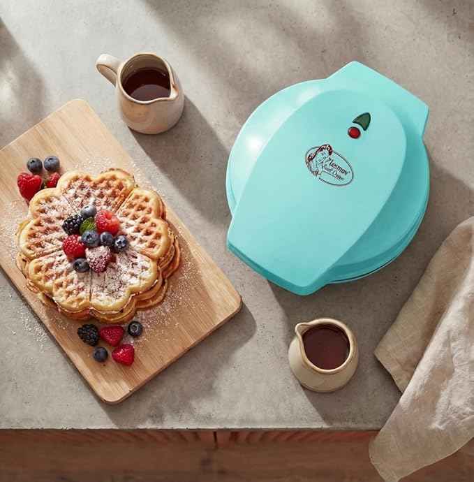 Bestron Waffeleisen für klassische Herzwaffeln, Waffelmaker mit Antihaftbeschichtung für Waffeln in Herzform, Retro Design, 700 Watt, Farbe: Mint