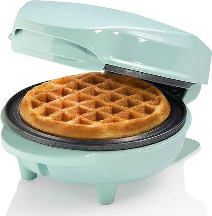 Bestron Mini Waffle Maker for Classic Waffles, Non-Stick Waffle Maker for Children's Parties, Family Party, Easter or Christmas, Retro Design, 550 Watt, Colour: Mint