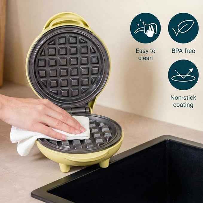 Bestron Mini Waffle Maker, Classic Waffles, Non-Stick Coating, Kids Parties, Family Party, Retro Design, 550 Watt, Yellow
