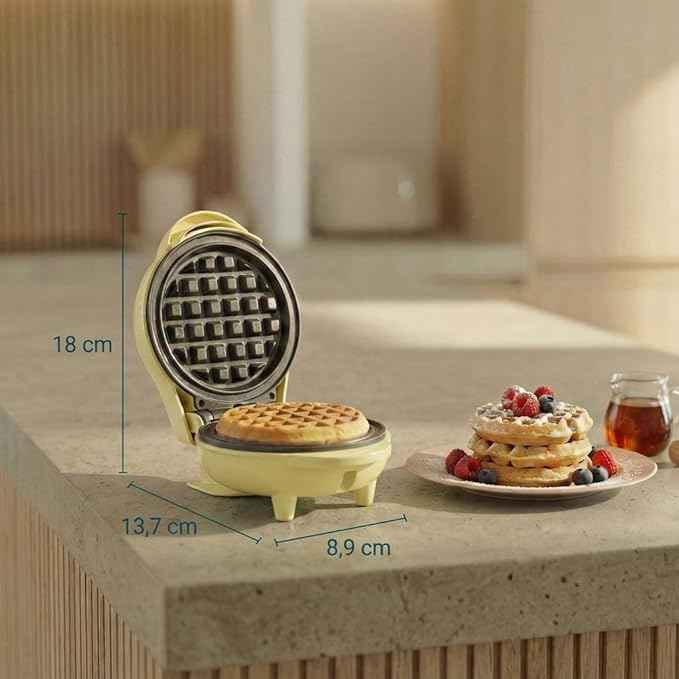 Bestron Mini Waffle Maker, Classic Waffles, Non-Stick Coating, Kids Parties, Family Party, Retro Design, 550 Watt, Yellow