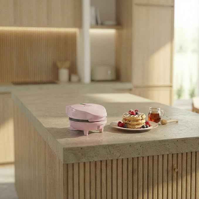 Bestron Mini-Waffeleisen für klassische Waffeln, kleiner Waffelmaker mit Antihaftbeschichtung, für Kindergeburtstage, Familienfeiern, Ostern oder Weihnachten, Retro Design, 550 Watt, Farbe: Rosa