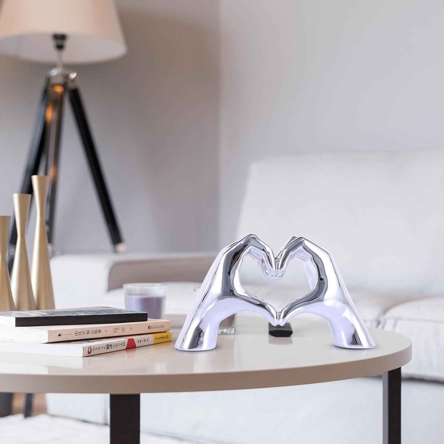 Silver Heart Hands Sculpture , Love Centerpieces Aesthetic Statue and Sculpture Living Room Bedroom Bookshelf Coffe Table Boho Wedding Accents Decorations, Knick Knacks Home Decor for Shelves para