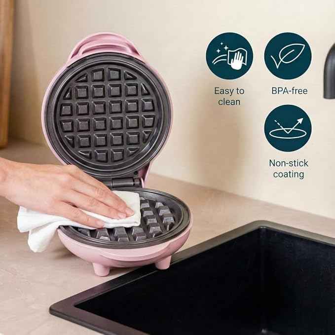 Bestron Mini-Waffeleisen für klassische Waffeln, kleiner Waffelmaker mit Antihaftbeschichtung, für Kindergeburtstage, Familienfeiern, Ostern oder Weihnachten, Retro Design, 550 Watt, Farbe: Rosa
