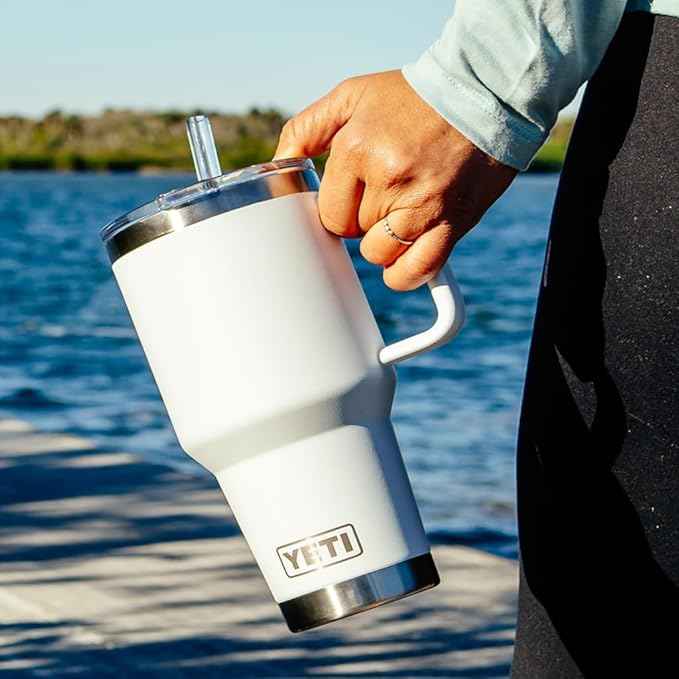 YETI Rambler 35 oz Straw Mug 2.0 - Double-Wall Vacuum Insulation for Cold Beverages – Dishwasher Safe – Cupholder Compatible – Reusable Straw – Comfortable Grip Handle – Travel Mug - Seafoam