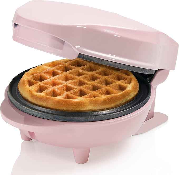 Bestron Mini-Waffeleisen für klassische Waffeln, kleiner Waffelmaker mit Antihaftbeschichtung, für Kindergeburtstage, Familienfeiern, Ostern oder Weihnachten, Retro Design, 550 Watt, Farbe: Rosa