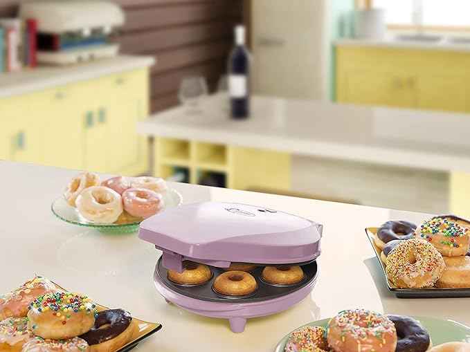 Bestron Retro Design Donut Maker, Mini Donut Maker for 7 Small Donuts, Includes Cooking Indicator & Non-Stick Coating, 700 Watts, Sweet Dreams Collection, Colour: Pink