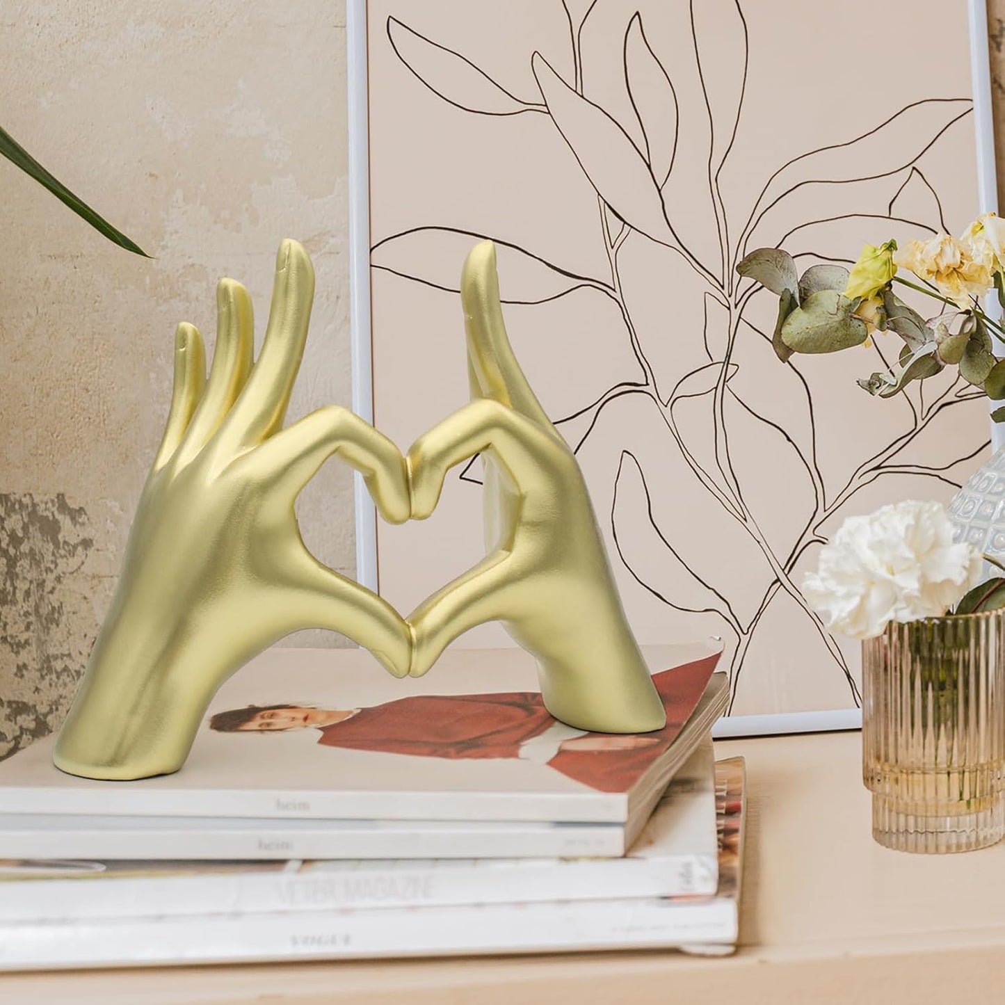 Accessoryway Gold Heart Hands Decor Sculpture,Small Love Heart Gesture Decorative Sign Sculpture for Wedding Dresser Shelves Desktop Knick Knacks Home Decor & Ring-Holder Display Stand