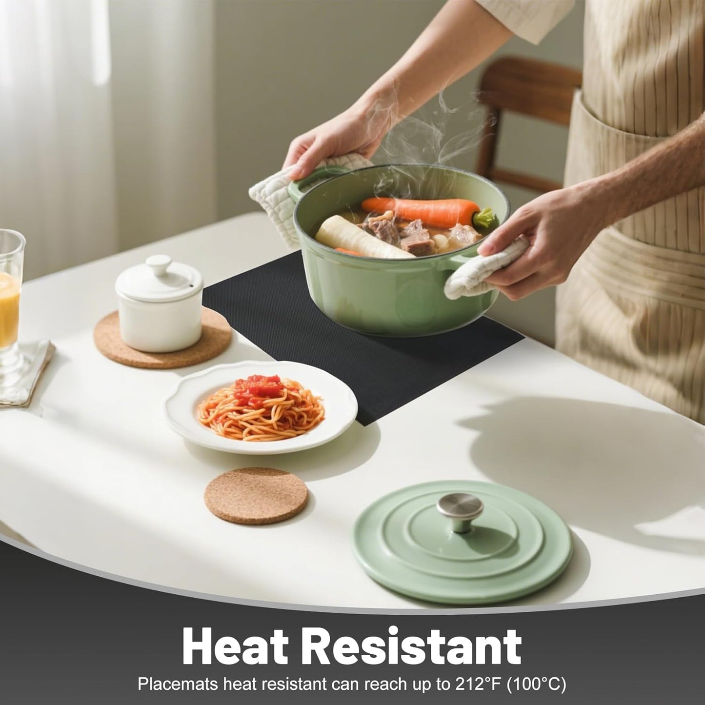 Placemats Set of 8，Non-Slip PVC Weave Table Mats Easy to Clean，Heat Resistant Place Mats for Kitchen Dining Table Decoration Indoor Outdoor，Black