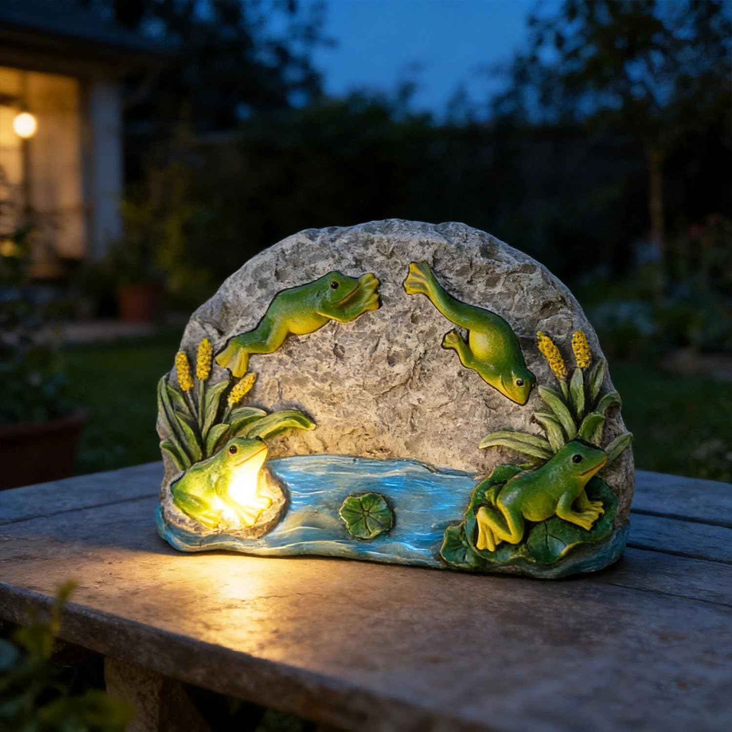Frog Garden Statue Solar Rock Lights Decor, A Jumping Frog for Patio Pathway Art Housewarming for Yard Decoration Lawn Ornament Gardening Gifts for Women Mom Grandma (Frog)