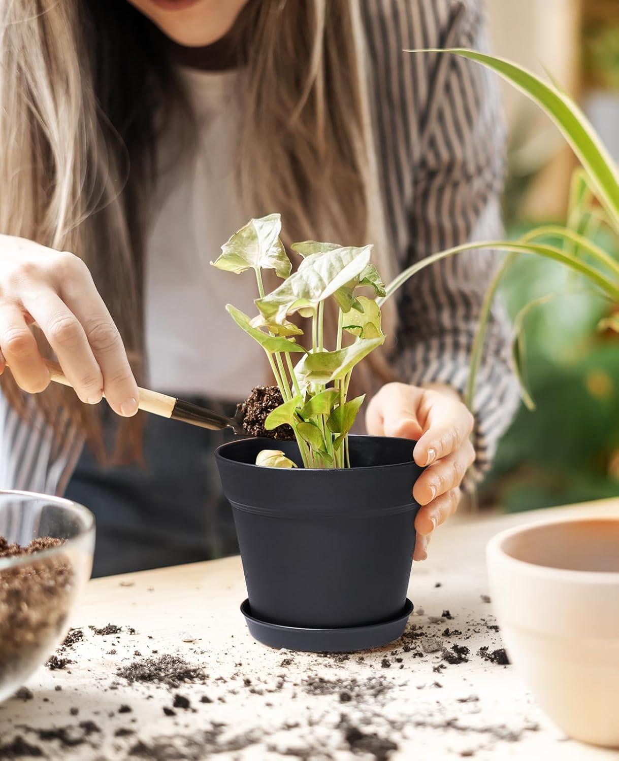 homenote Plant Pots,6/7.5 Inch Flower Pots for Plants Plastic Planters for Indoor with Multiple Drainage Holes and Trays, for All Home Garden Flowers Succulents,Outdoor(Black,10 Pack)