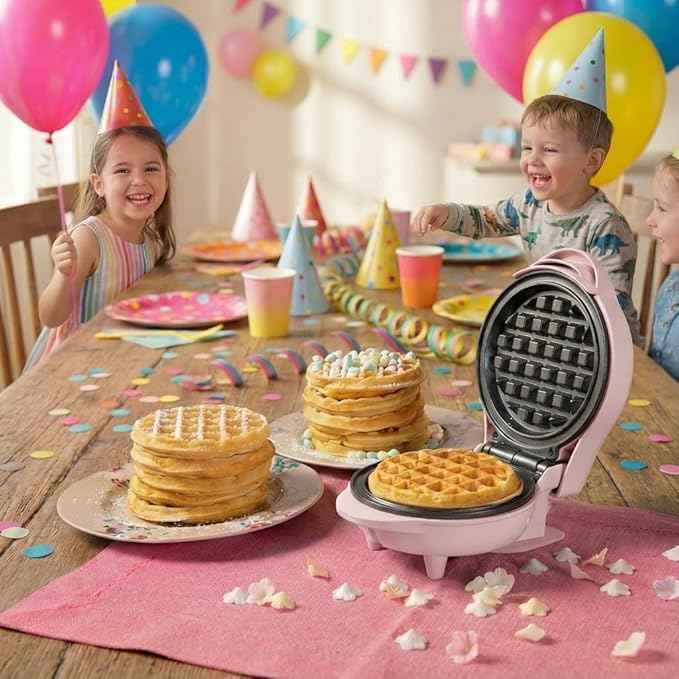 Bestron Mini-Waffeleisen für klassische Waffeln, kleiner Waffelmaker mit Antihaftbeschichtung, für Kindergeburtstage, Familienfeiern, Ostern oder Weihnachten, Retro Design, 550 Watt, Farbe: Rosa