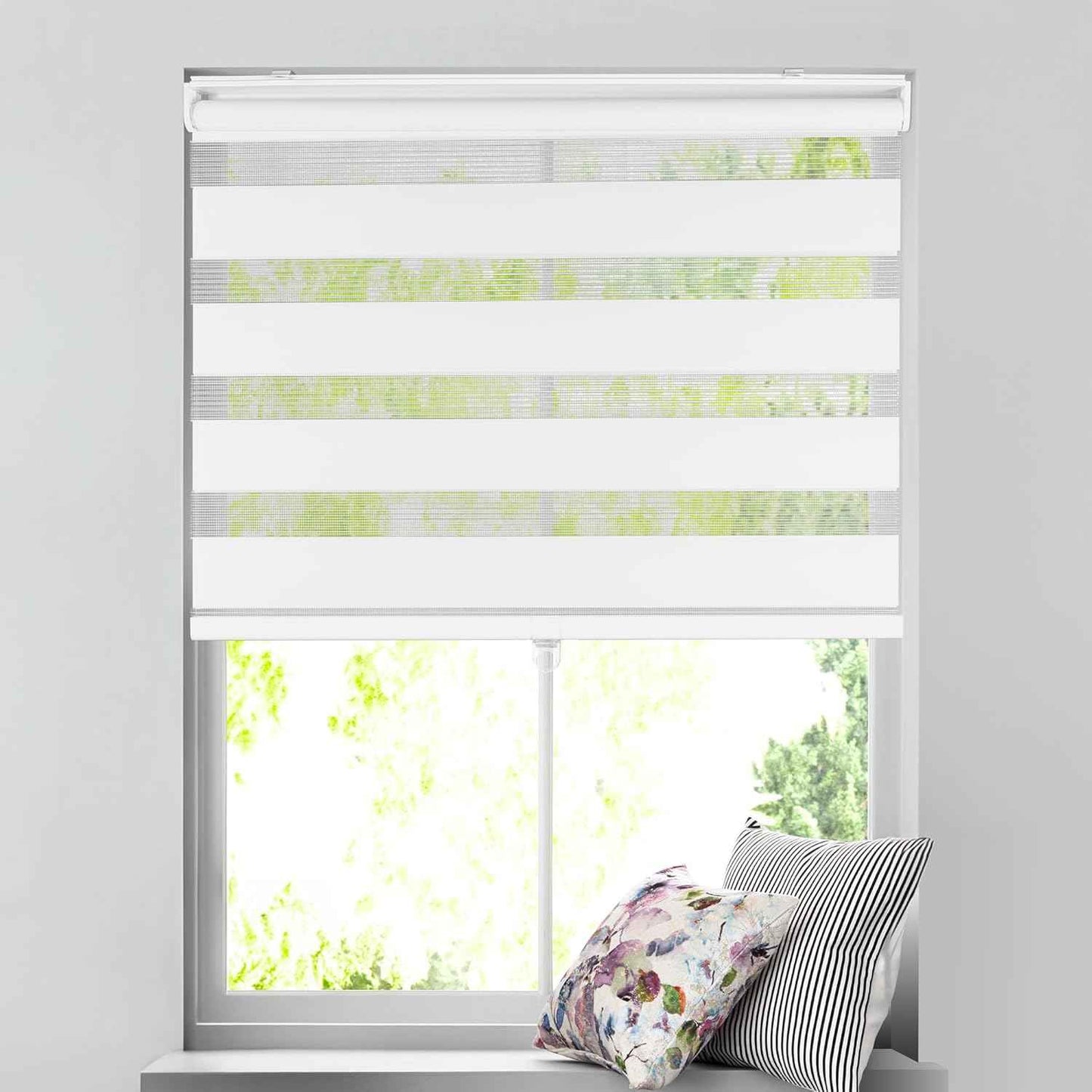 ARLO BLINDS Zebra Roller Shade, Light Filtering, Cordless, 24" W x 60" H, Simply White, Shade for Home, Blinds for Inteior Window
