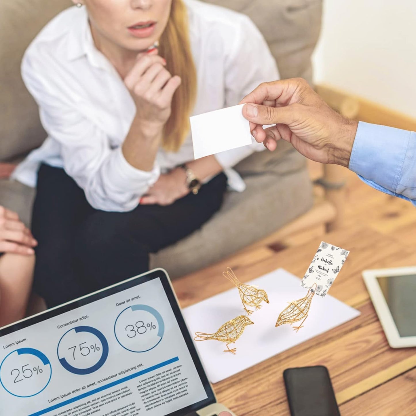 Artisan Handmade Gold-Wire Woven Bird Statues Trio Table Decor- Modern Farmhouse Shelf Decor with Hanging Chain, Multi-Pose Metal Bird Figurines for Home Office & Holiday Display