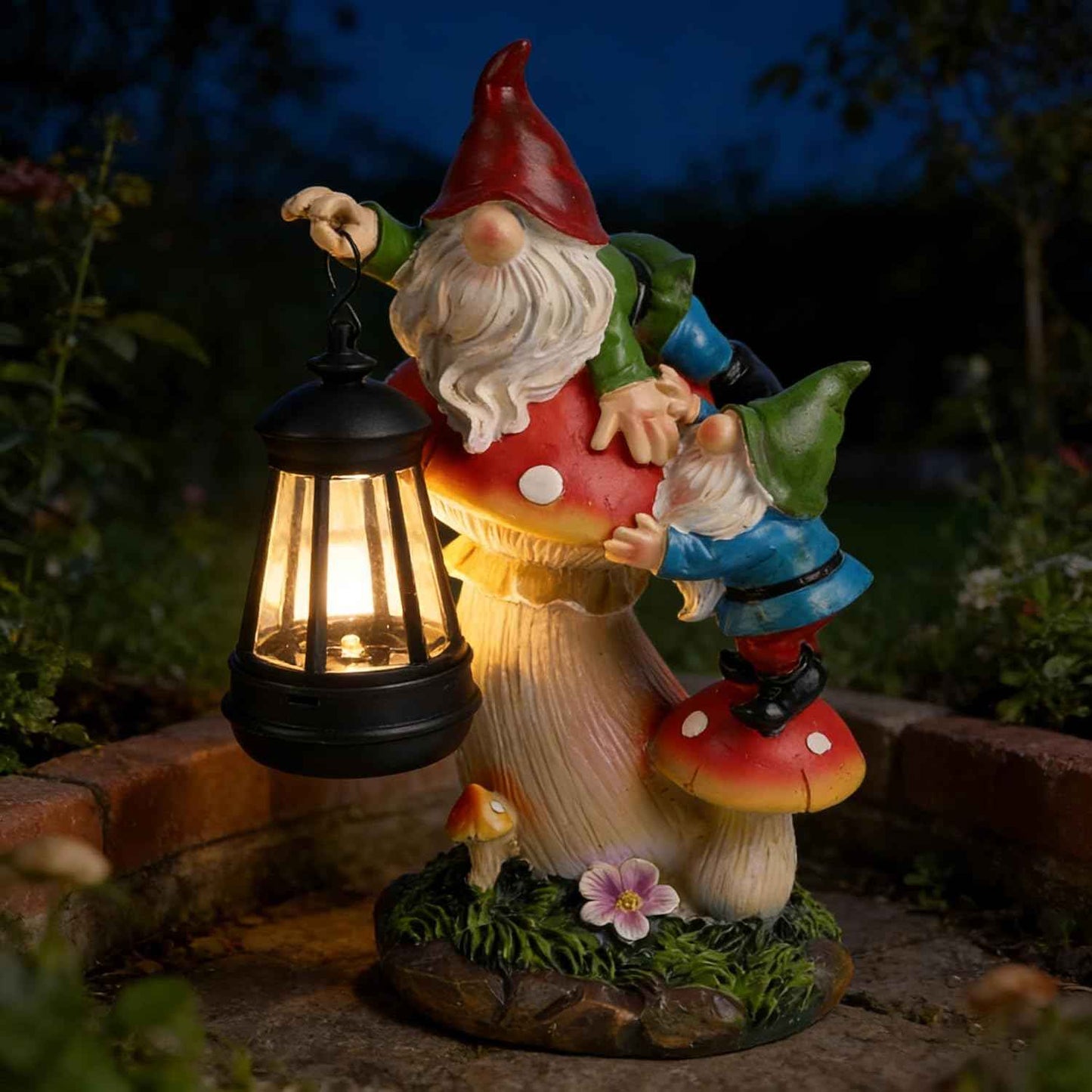Solar Gnome Garden Statue with Mushroom Lights for Outdoor, Waterproof Garden Gnomes Decor for Yard Lawn Balcony, Cute Gnome Figurine Lights for Patio Decor, Ideal Gift for Garden Lovers & Homeowners