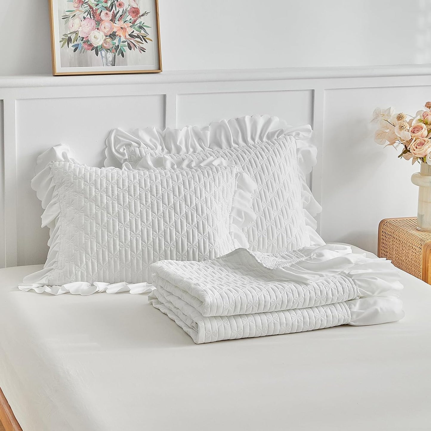 Ruffled Quilt Bedding Set King Size 96 * 108 in - 3 Pieces Solid Shabby Chic Farmhouse Ruffles Rustic Coverlet Lightweight Fluffy Summer Oversized Bedspread with Shams for Women Men White