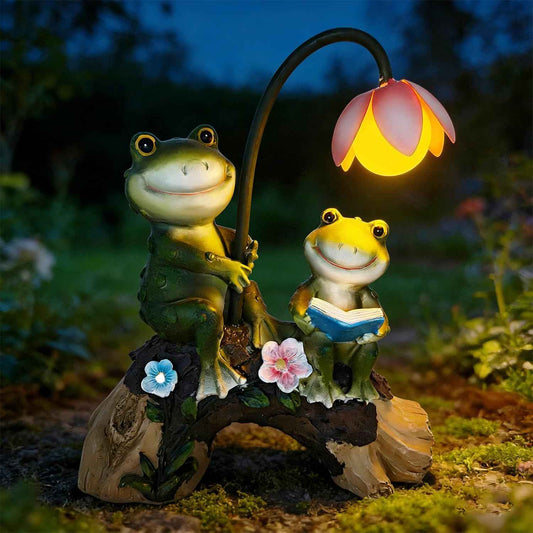 Solar Powered Frog Garden Statue with Flower Lamp, Resin Frog Figurine Set with Reading Frog, Outdoor Decor for Patio, Lawn, Yard, Unique Gift for Frog and Garden Enthusiasts(Green)