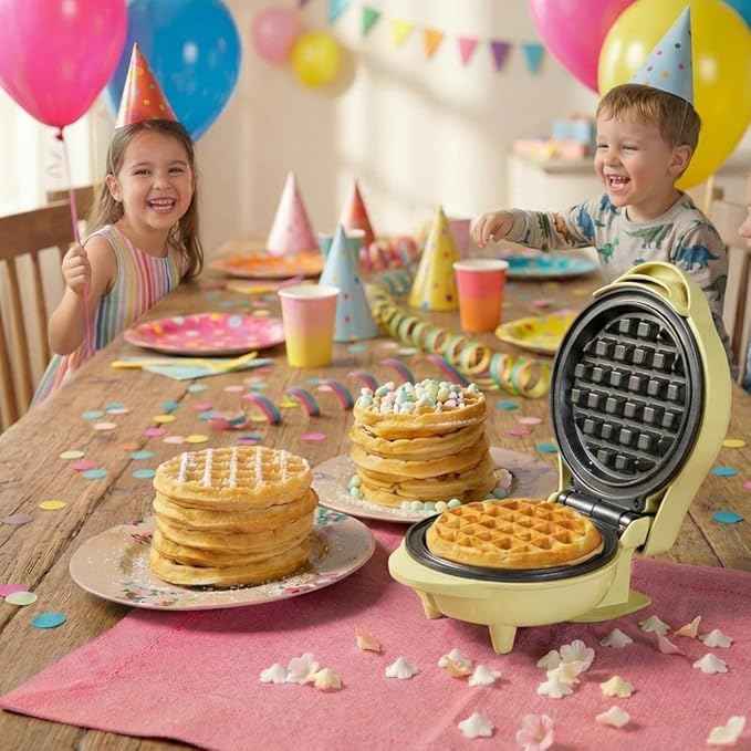 Bestron Mini Waffle Maker, Classic Waffles, Non-Stick Coating, Kids Parties, Family Party, Retro Design, 550 Watt, Yellow