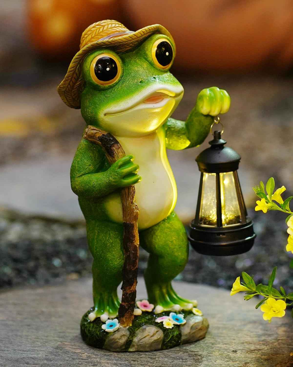 twinbling Solar Frog Garden Decor with Lantern Outdoor Statue for Patio Pathway Frog Figurine for Yard Decoration Lawn Ornament Gardening Gifts for Women Mom Grandma