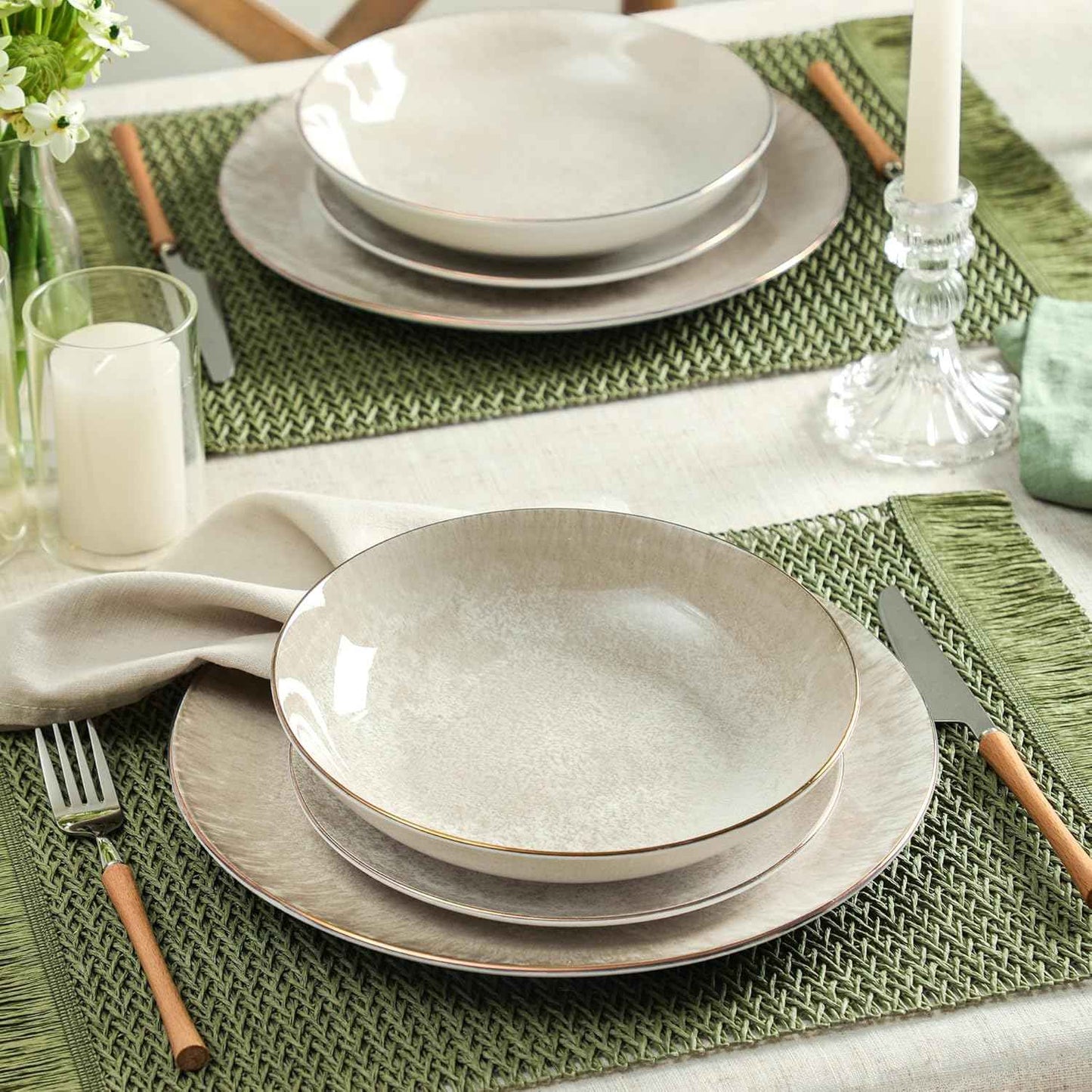 Christian Siriano Onyx 12-Piece Dinnerware Set Porcelain, Plates and Bowls Set, Hand Wash Dish, Dish Set for 4, Beige and Gold