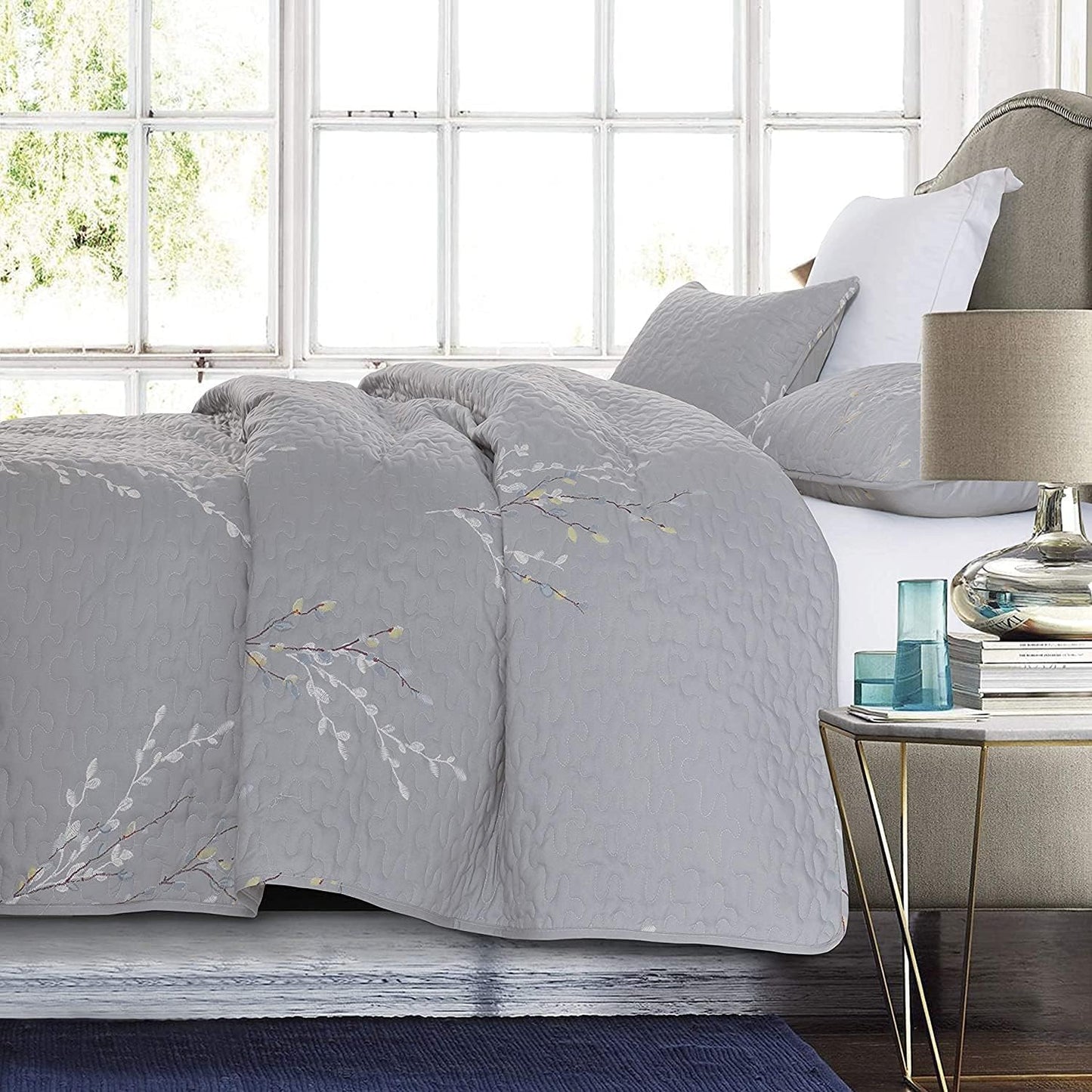 Exclusivo Mezcla Reversible Boho Quilt Set Queen Size, 3 Pieces Flowers Grey All Season Bedspreads, Ultra Soft Floral Coverlet Bedding Set with Printed Pattern (1 Quilt, 2 Pillow Shams)