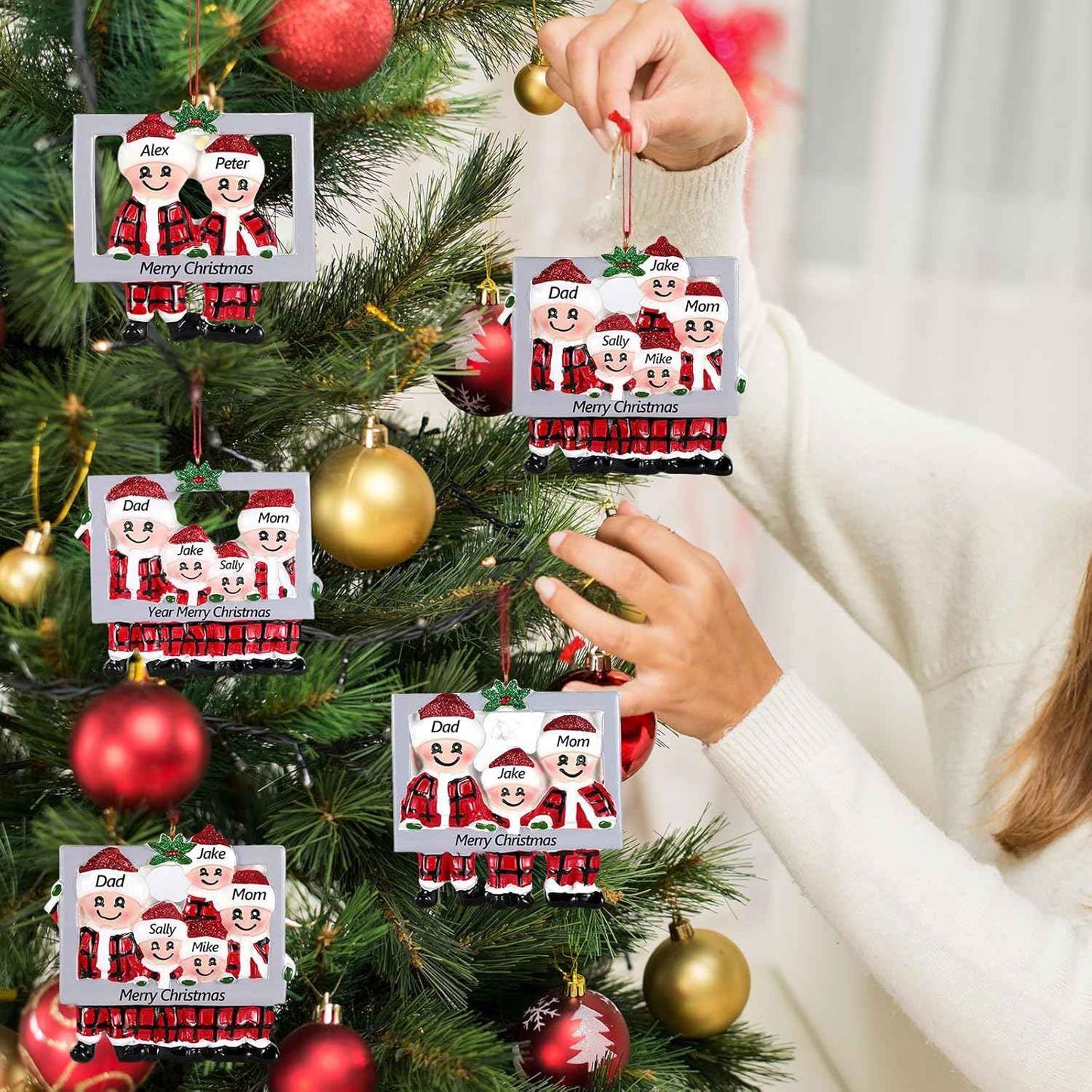 Personalized Christmas Ornaments 2025 Family of 2 Custom Christmas Ornament with Names Customized Ornaments for Xmas Tree,Handcrafted Christmas Decoration Gifts for Home Decor (Family of 4)