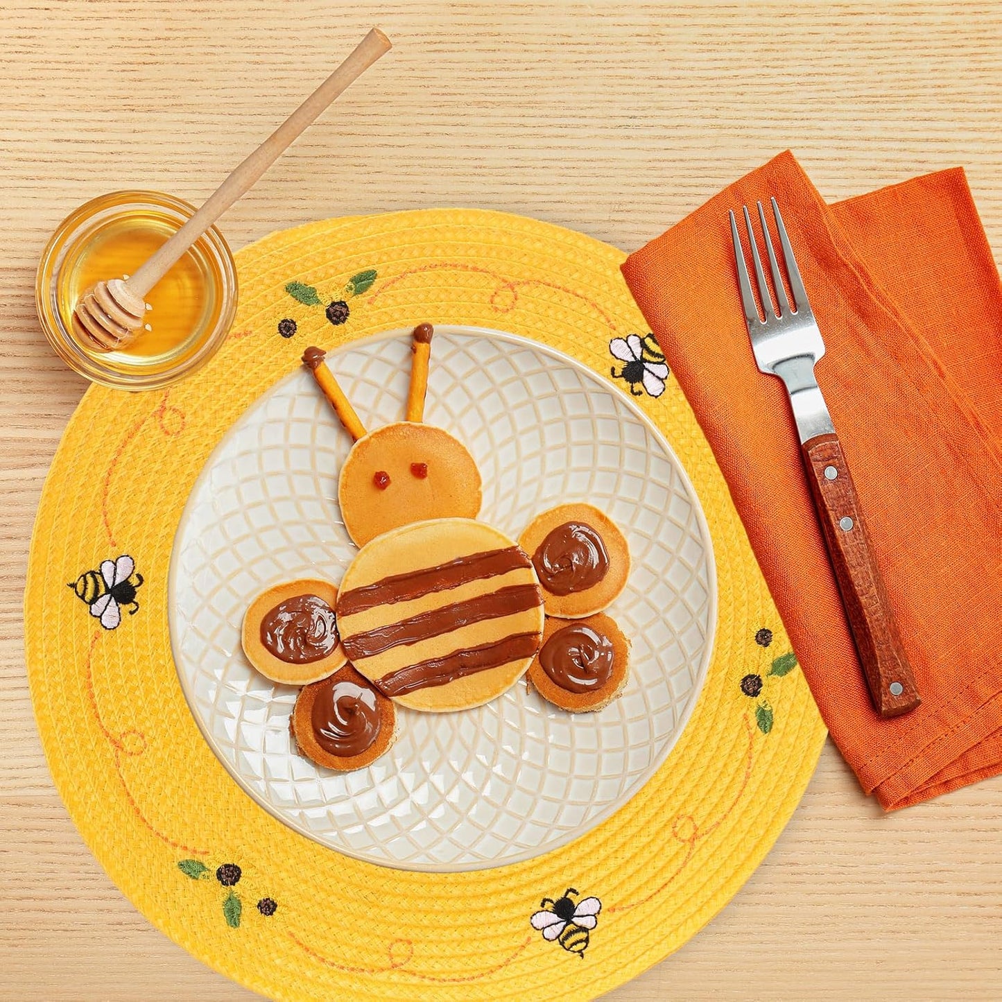 Whaline 4Pcs Round Placemats Bee Sunflower Embroidered Place Mats Bee Floral Dinner Table Mats for Home Spring Summer Holiday Birthday Baby Shower Party Decor