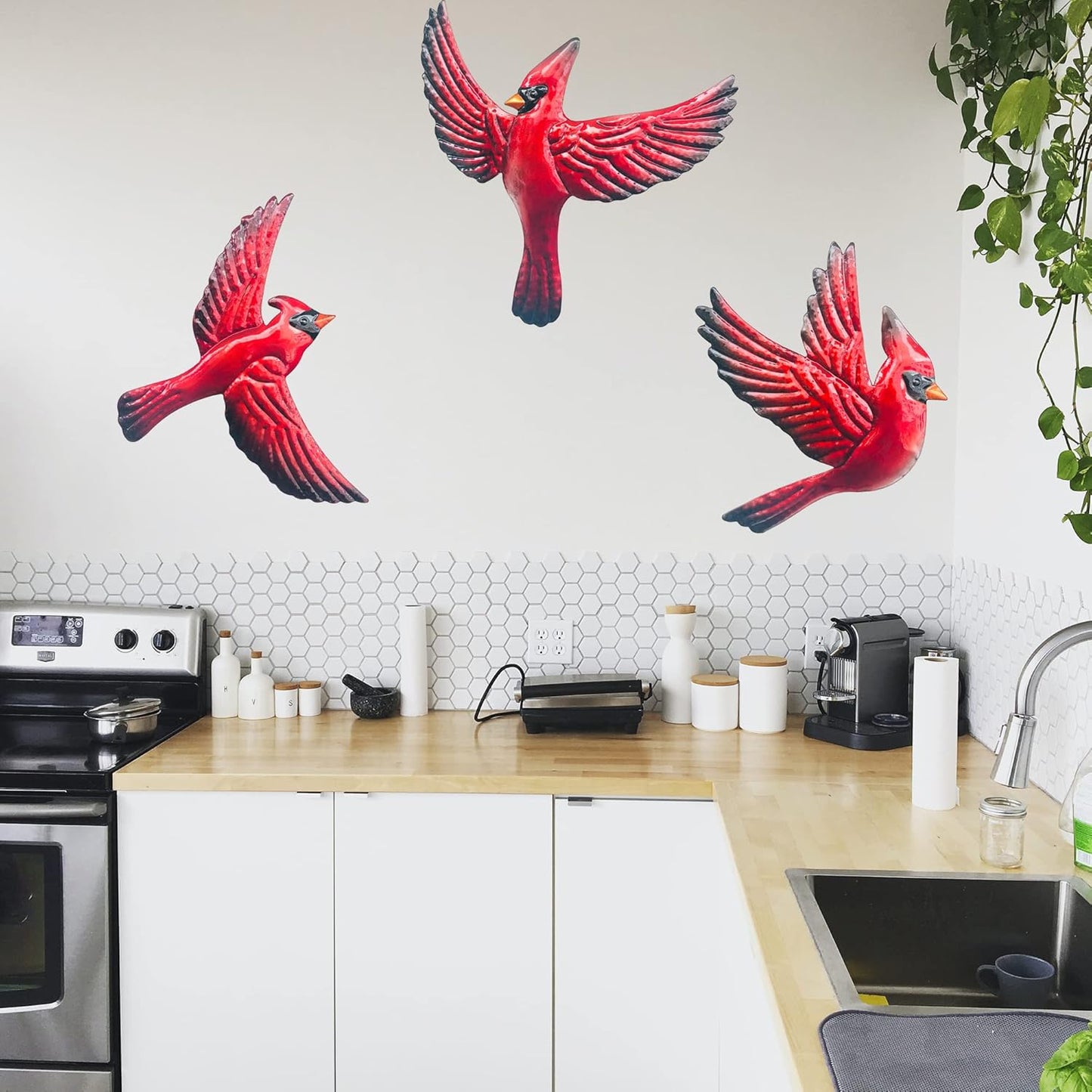 J-Fly Metal Red Bird Wall Decoration Bird Wall Hanging Decor Outdoor Metal Wall Art Cardinal Outdoor Decor Suitable For Living Room Bedroom Patio Kitchen Outdoor Fence Decoration 9 Inch