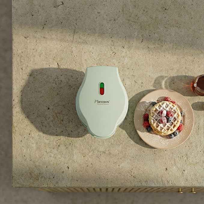 Bestron Mini Waffle Maker for Classic Waffles, Non-Stick Waffle Maker for Children's Parties, Family Party, Easter or Christmas, Retro Design, 550 Watt, Colour: Mint