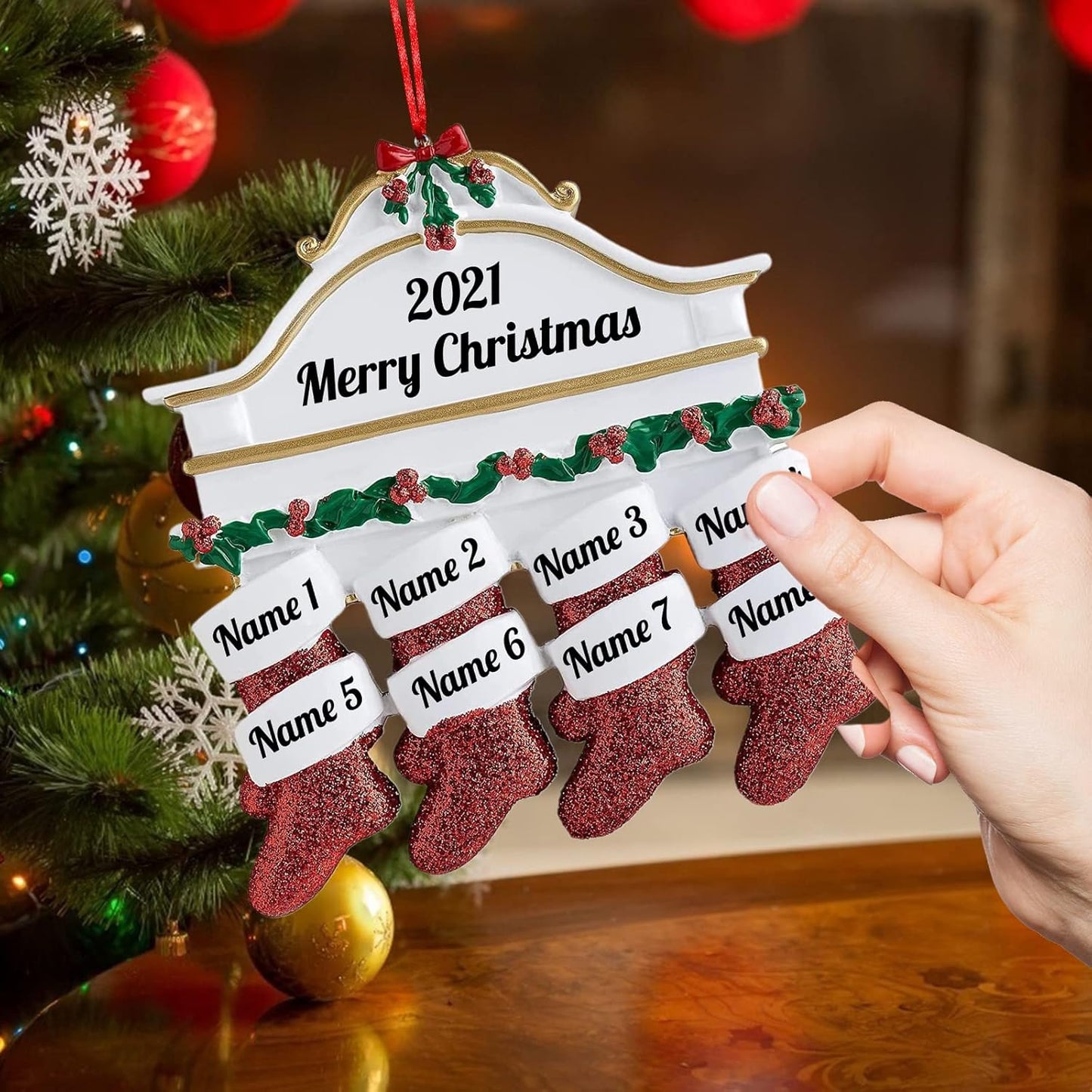 Personalized Christmas Ornaments Family of 2,3,4,5,6,7,8 Custom Christmas Stocking Ornaments with Names, Customized Xmas Day Home Christmas Tree Decora- Family of 5