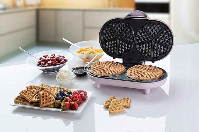 Bestron Double waffle maker for classic heart-shaped waffles, Waffle maker with non-stick coating, Sweet Dreams collection, Color: Pink