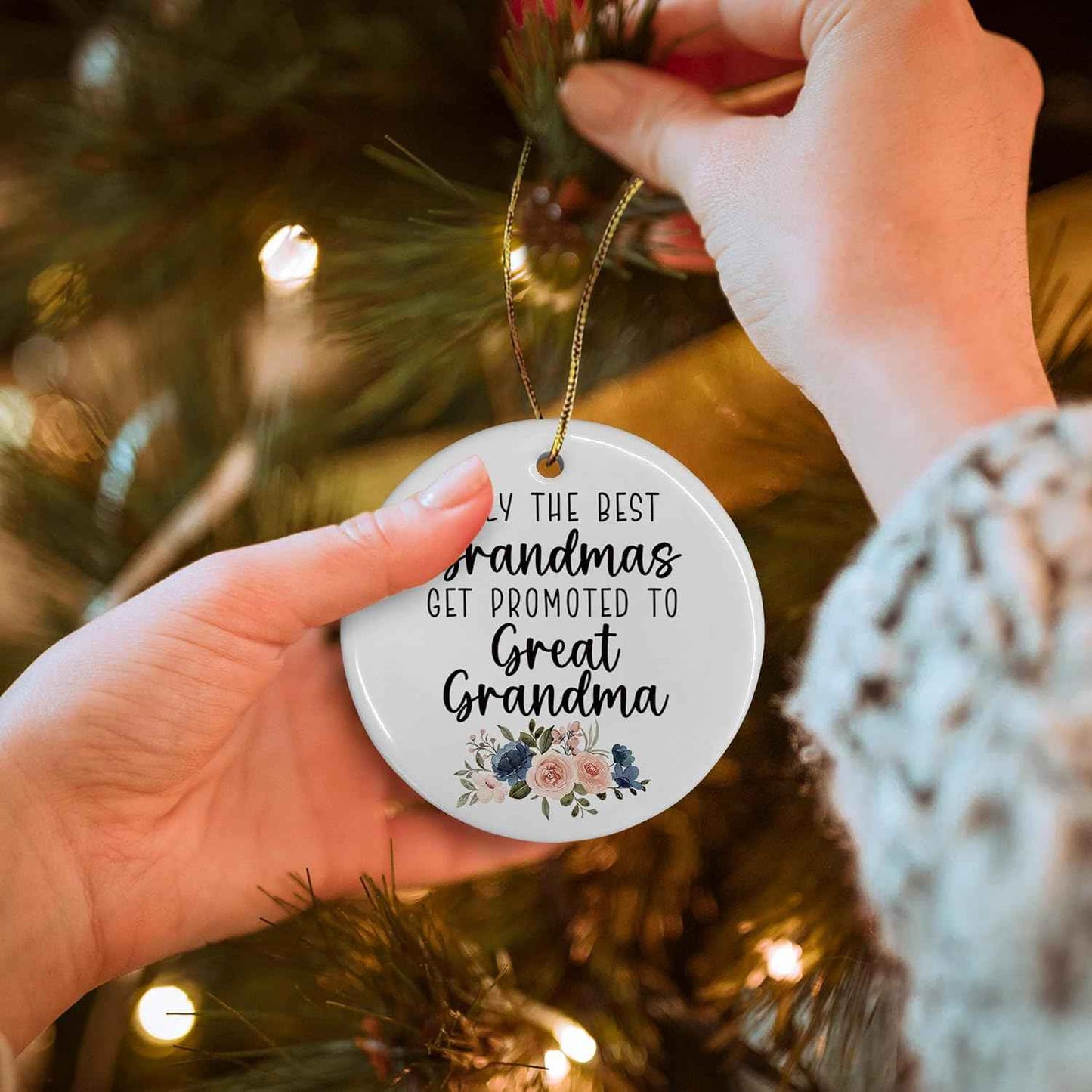 Promoted to Great Grandma Ceramic Christmas Ornaments, Great Grandma Gifts for Mother's Day, GG Baby Announcement Christmas Tree Decorations Ornaments, Gifts for GG Hanging Decor