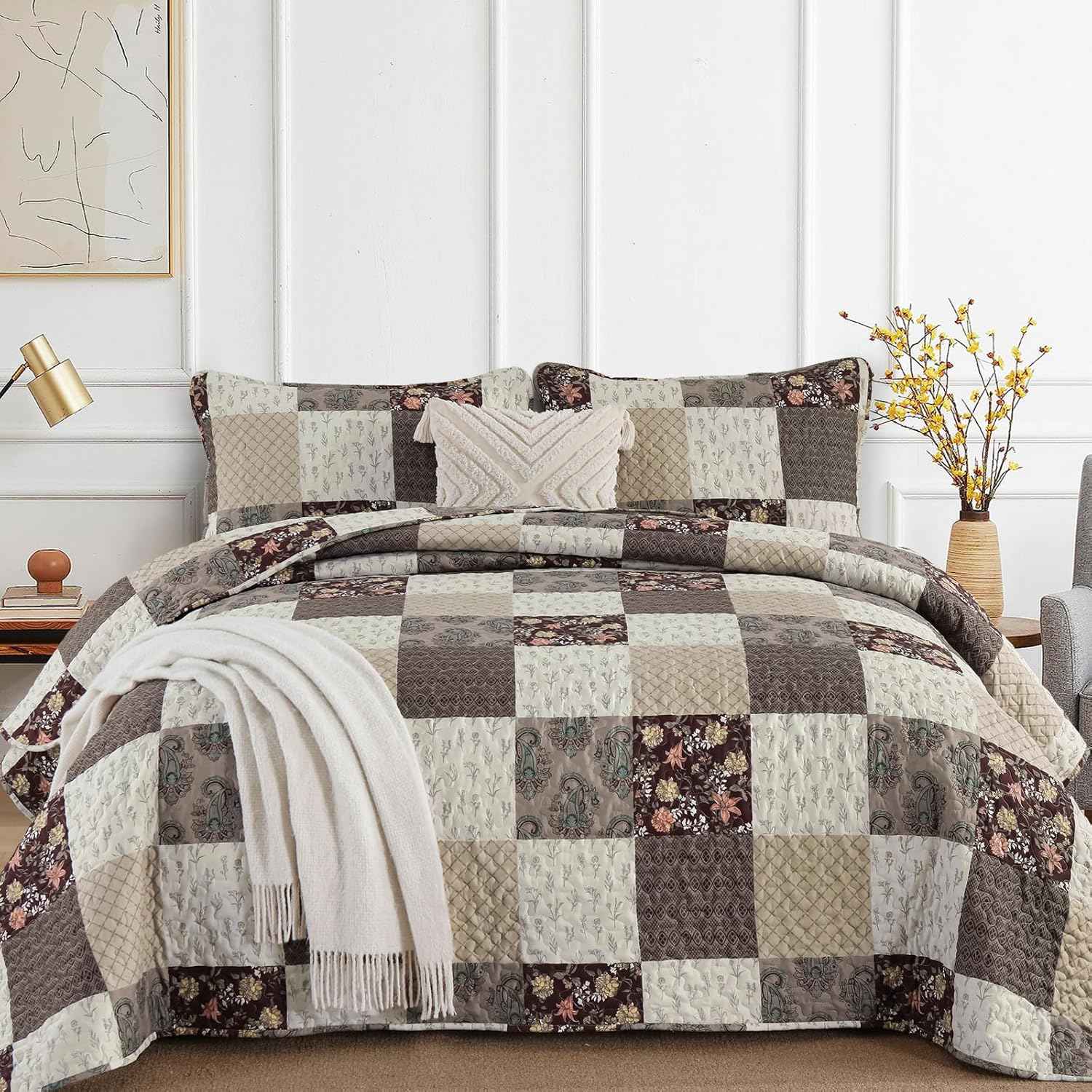 Xruibed Floral Plaid Patchwork Fall Quilt Set Queen Size 3 Pieces Taupe Beige Khaki Bedspread Set Reversible Quilt Bedding Set Microfiber Bedding Bedspread Coverlet Set for All Season(Queen 96"x90")