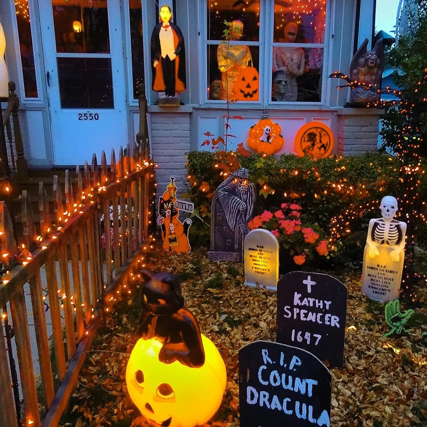 Minetom 100-count 25Ft.Yellow & Orange Candy Corn Incandescent Mini Halloween String Lights for Outdoor & Indoor Halloween Decoration, Waterproof & Connectable