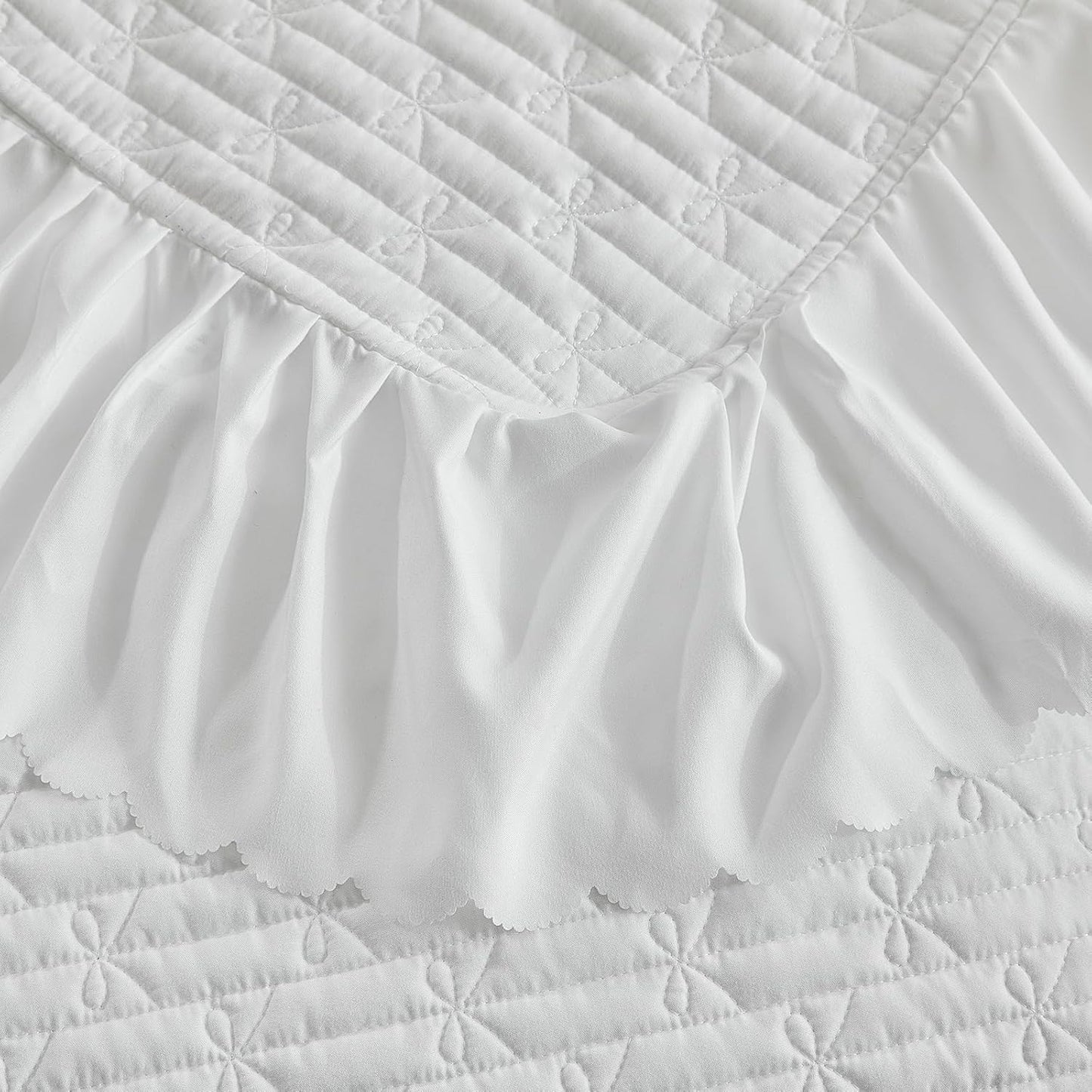 Ruffled Quilt Bedding Set King Size 96 * 108 in - 3 Pieces Solid Shabby Chic Farmhouse Ruffles Rustic Coverlet Lightweight Fluffy Summer Oversized Bedspread with Shams for Women Men White