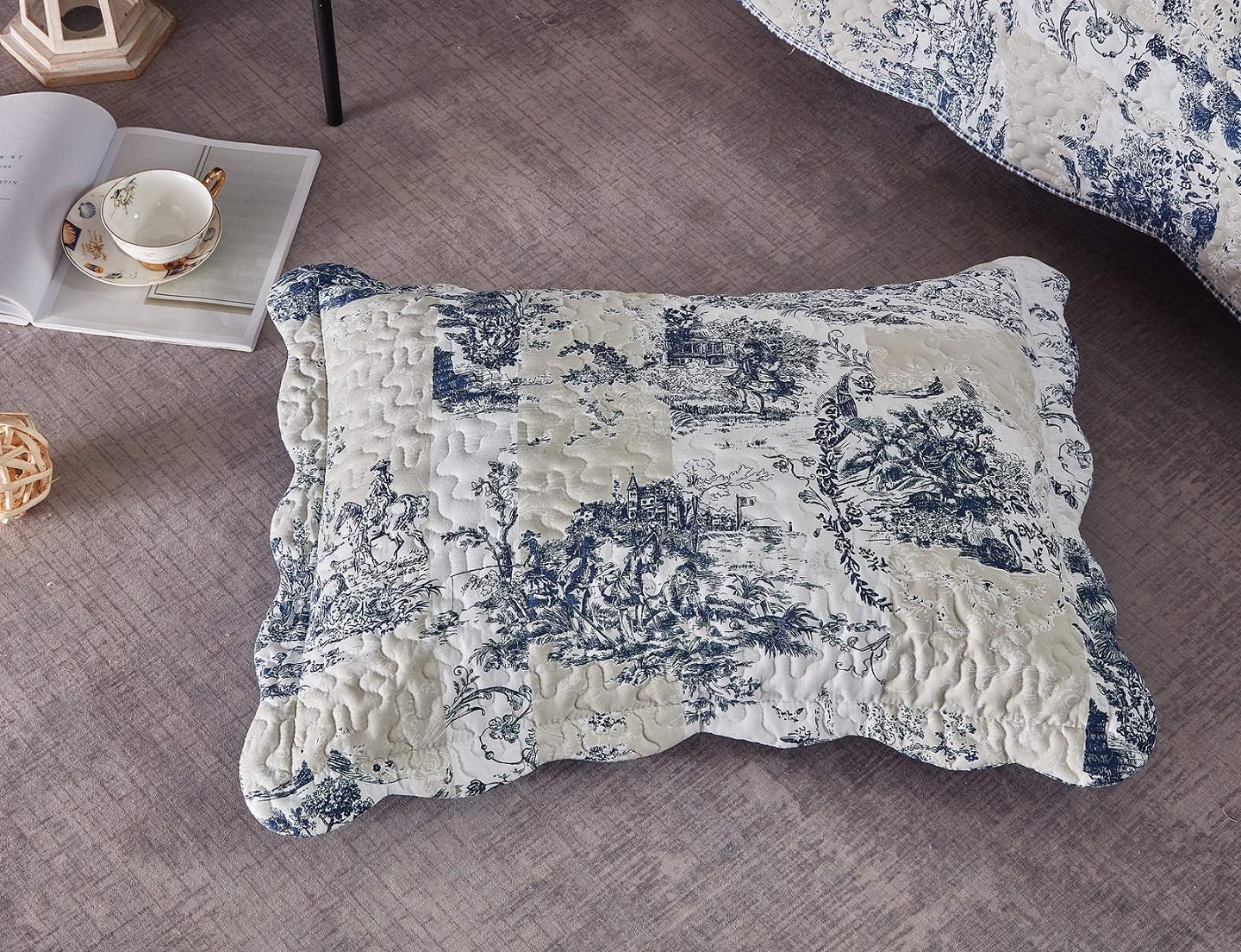 Brilliant Sunshine Blue Toile in Beige and Ivory Patches, 3-Piece Quilt Set with 2 Shams, Reversible Bedspread, Soft Lightweight Coverlet, All-Season, Full/Queen, Blue