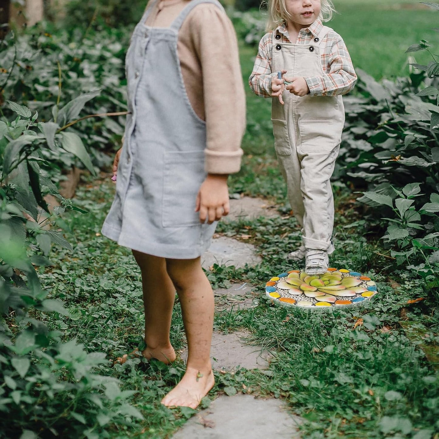 Succulent Pattern Cement Stepping Stones - Outdoor Pavers for Walkway, Multicolored Decorative Stone for Garden, 0.75 x 10 x 10 Inch