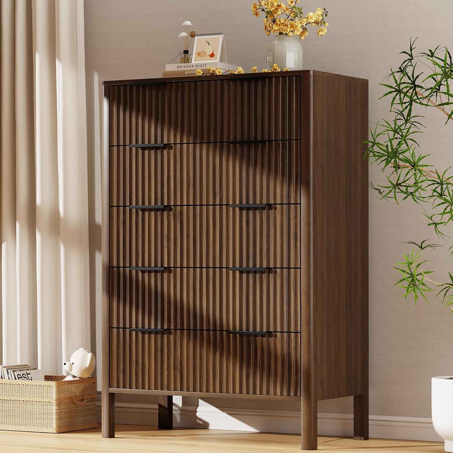 47 Inch Tall Dressers for Bedroom Fluted 5 Drawer Dresser, Wooden Dresser Modern Chest of Drawers Dressers with Organizer Storage for Bedroom, Living Room, Entryway, Walnut