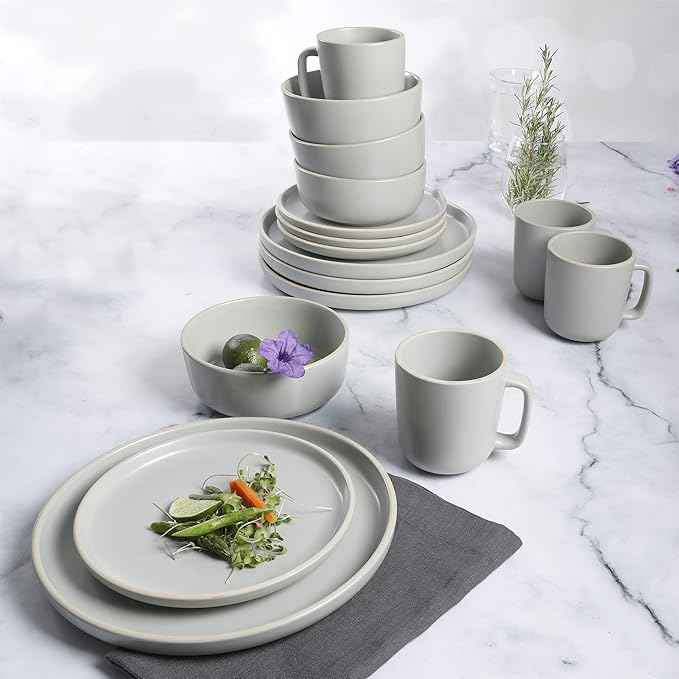 Gibson Home Zuma 16 Piece Round Kitchen Dinnerware Set, Dishes, Plates, Bowls, Mugs, Service for 4, Matte Stoneware, Light Grey