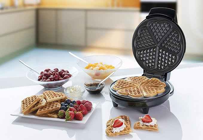 Bestron Waffle Maker for Classic Heart-Shaped Waffles, Waffle Maker with Non-Stick Coating for Heart-Shaped Waffles, 700 Watts, Colour: Silver
