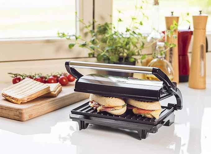 Bestron Sandwich maker, panini contact grill with non-stick coating, 750W, black