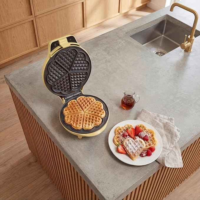 Bestron Waffle Maker for Classic Heart Waffles, Waffle Maker for Waffles in Heart Shape with Indicator Light & Non-Stick Coating Retro Design 700 Watt, Colour: Yellow