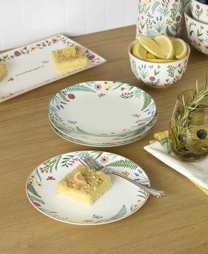 Oneida Dinnerware Set, First Blooms 4-Piece Accent Plates, Service For 4, Plate Set, Porcelain Plates, Dishwasher & Microwave Safe, Salad & Pasta Plate, Dish Sets, Floral Design (Assorted, 4 Piece)