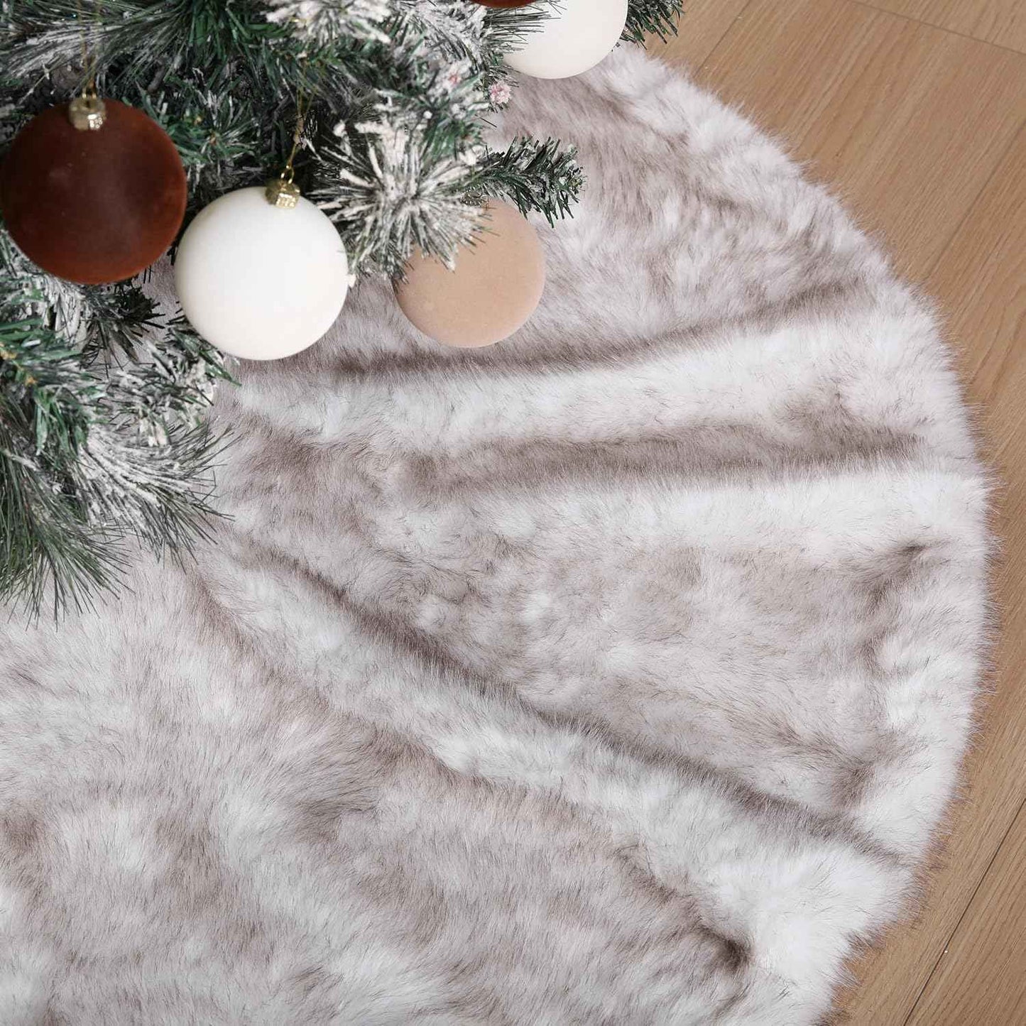 Halloscume 48 Inch Thick Faux Fur Christmas Tree Skirt, Plush Luxury Soft Tree Skirt for Home Xmas Party Holiday Indoor Decor(48-inch,2.6 Lb/ 1200 g,White and Coffee)