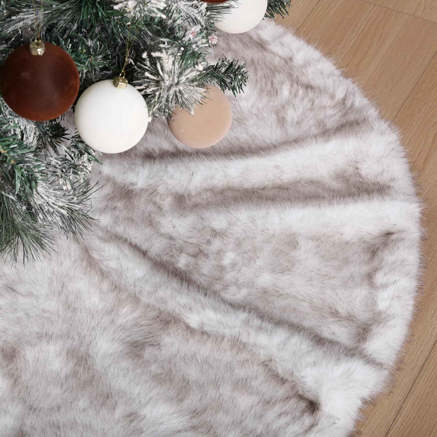 Halloscume 48 Inch Thick Faux Fur Christmas Tree Skirt, Plush Luxury Soft Tree Skirt for Home Xmas Party Holiday Indoor Decor(48-inch,2.6 Lb/ 1200 g,White and Coffee)